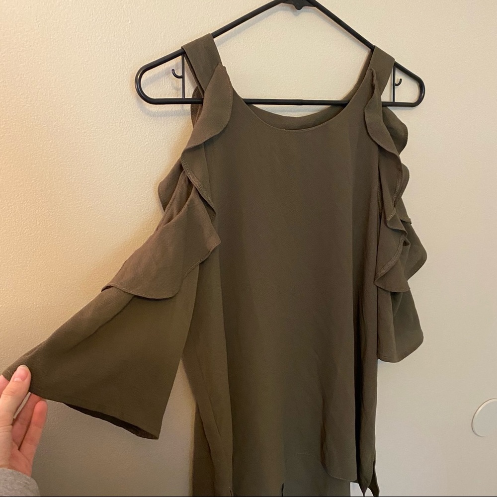 Off The Shoulder Ruffled Blouse - Picture 3 of 4